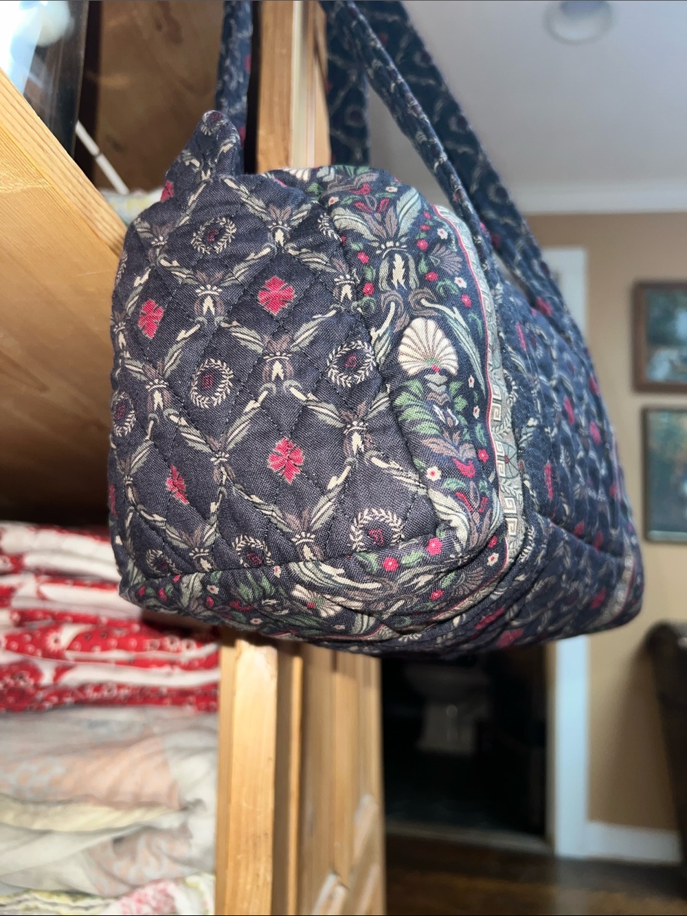 Vera Bradley 100 Handbag in Retired Laurel Pattern - Picture 3 of 9